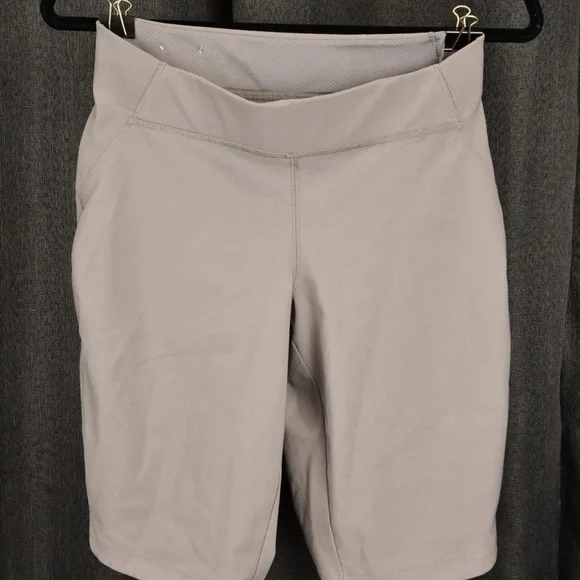 Women's Columbia Long shorts With omni-shield SPF 50 Size Small. - Picture 1 of 3